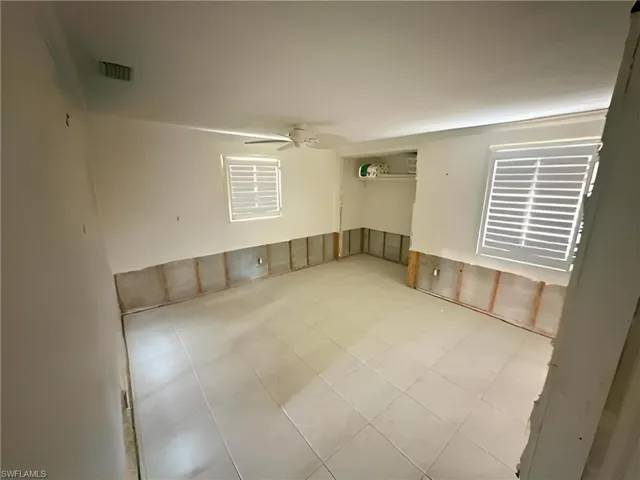 Bedroom post Milton