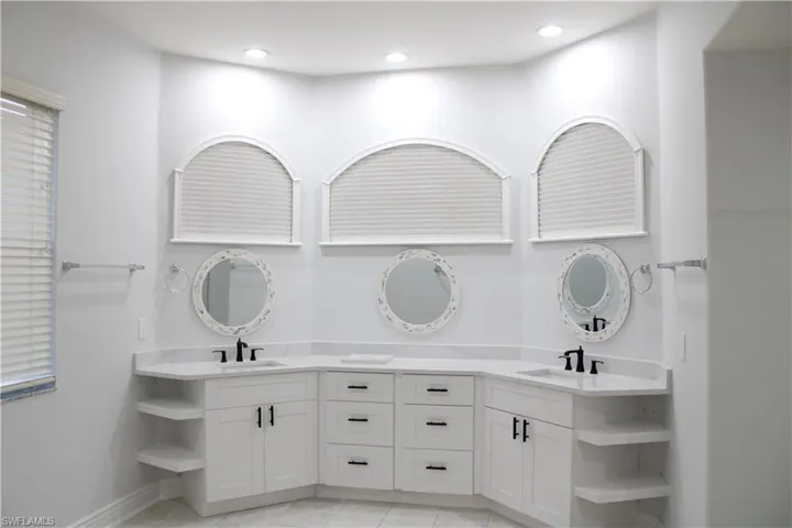 MASTER ROOM 1 BATHROOM