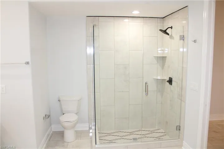 Master 1 bathroom