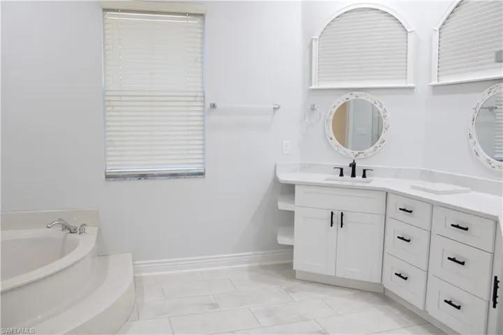 Master 1 bathroom