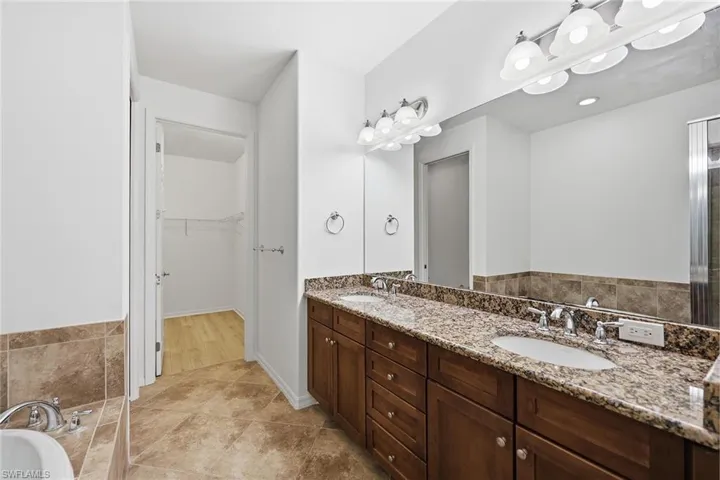 9037  Alturas  ST, Naples, FL 34113