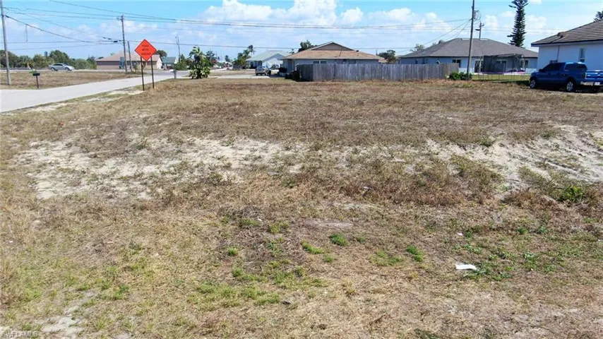 Located close to NE Pine Island Road, this lot provides EASY ACCESS to nearby amenities, schools, and recreational areas! It’s also in an ideal position for exploring Florida’s natural beauty and outdoor activities!
