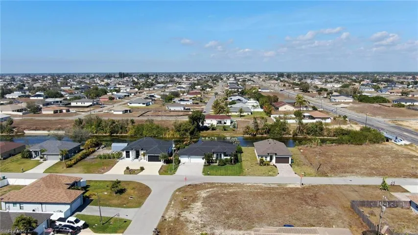 Imagine waking up in your new home and stepping outside to enjoy the Florida sunshine and refreshing breezes. With ample space, you could create an outdoor paradise - whether it's a POOL, a GARDEN, or a BEAUTIFUL PATIO for ENTERTAINING FAMILY and FRIENDS.