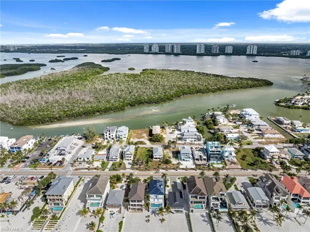 Aerial view of property and surrounding area with a large body of water