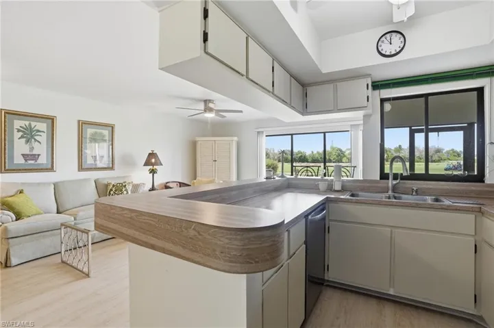 5585 Trailwinds Dr 314, Fort Myers, Florida 33907