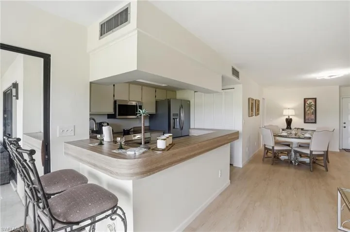 5585 Trailwinds Dr 314, Fort Myers, Florida 33907