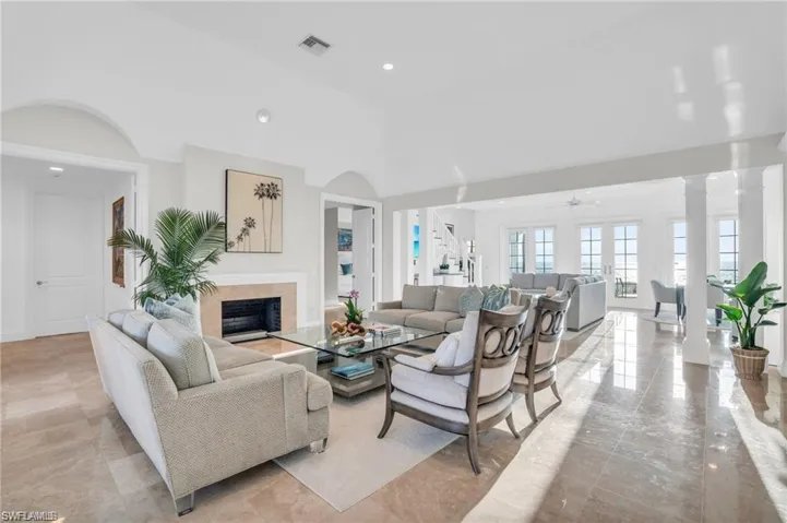 23  6TH AVE N  , Naples, FL 34102