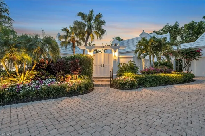 23  6TH AVE N  , Naples, FL 34102
