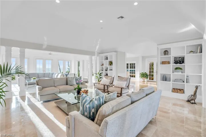 23  6TH AVE N  , Naples, FL 34102