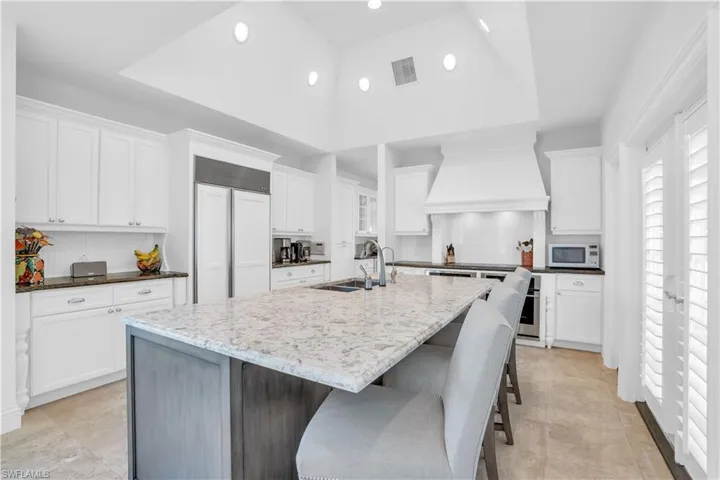 23  6TH AVE N  , Naples, FL 34102