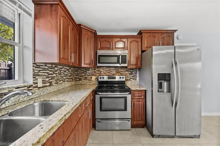 781 101st Ave N, Naples, Florida 34108
