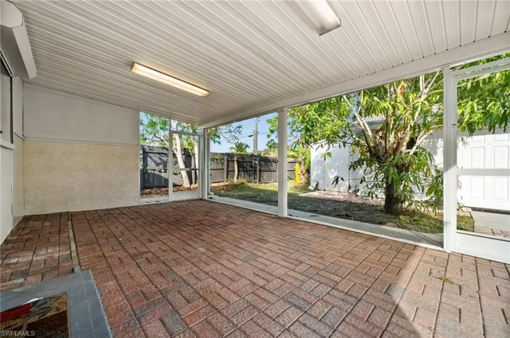 781 101st Ave N, Naples, Florida 34108