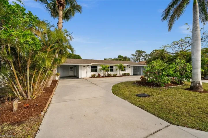 781 101st Ave N, Naples, Florida 34108
