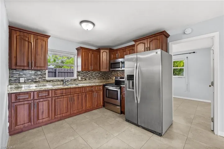 781 101st Ave N, Naples, Florida 34108