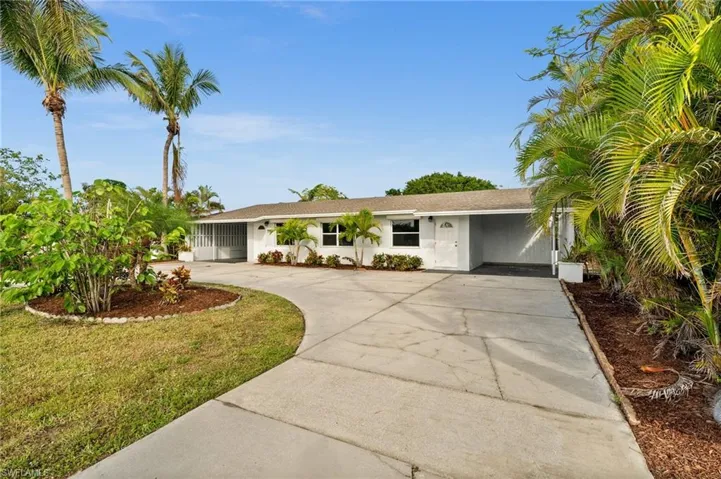 781 101st Ave N, Naples, Florida 34108