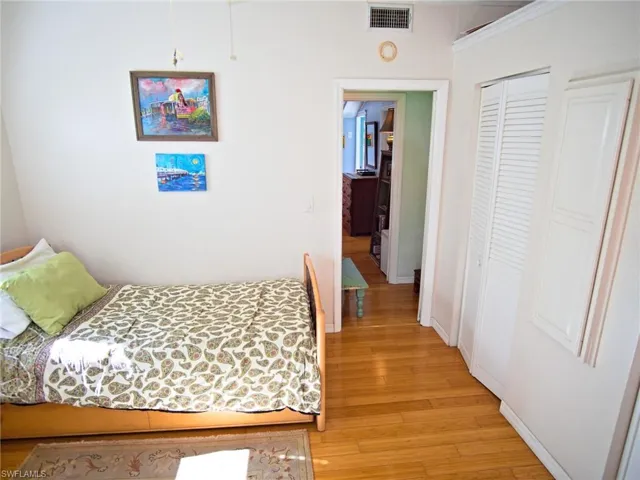 Upstairs 2nd bedroom, 2 closets