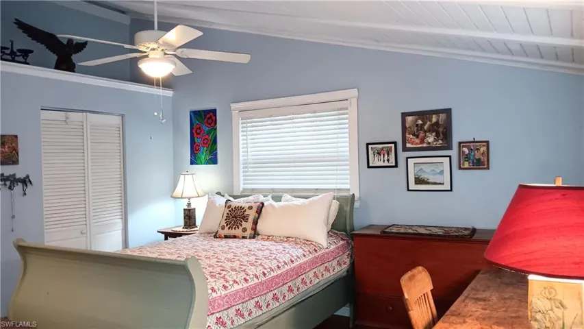 Upstairs Master Bedroom, beautiful ceiling, big windows