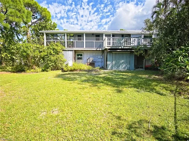 Large backyard, balcony #2 & screened area off the master