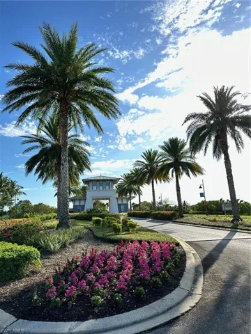 View of home's community