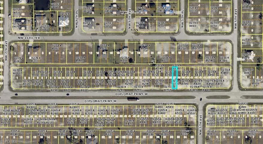 523  Diplomat W PKWY, CAPE CORAL, FL 33993