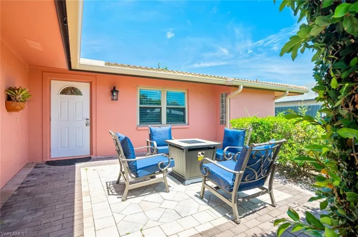 136  Coral Vine  DR, Naples, FL 34110