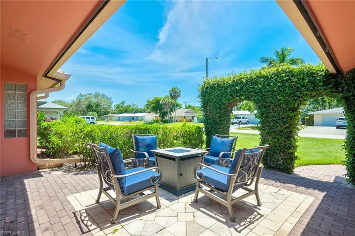 136  Coral Vine  DR, Naples, FL 34110