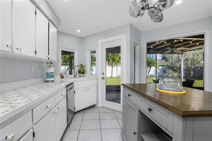 136  Coral Vine  DR, Naples, FL 34110