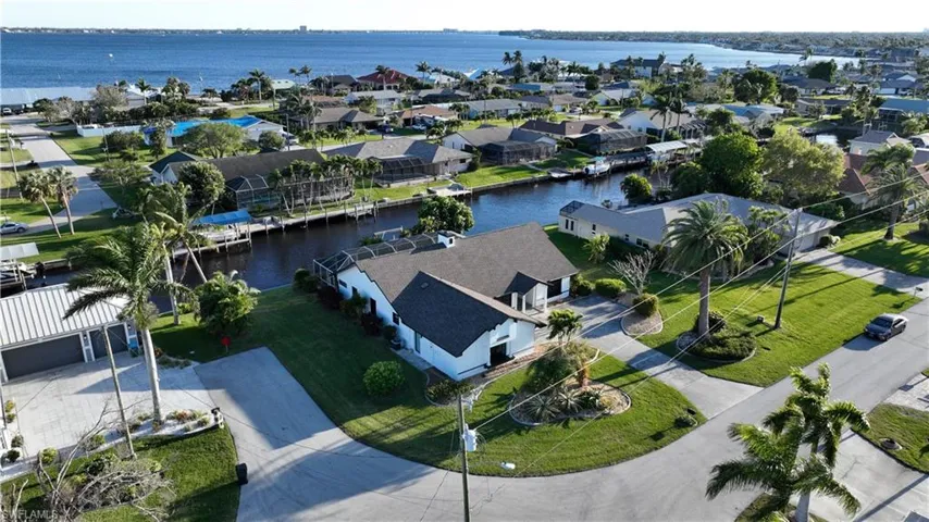 Oversized lot on a cul de sac