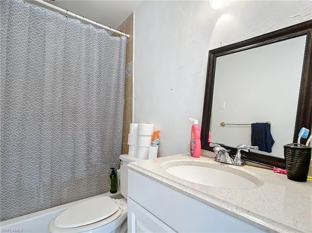 4924  Hawaii  BLVD, Naples, FL 34112