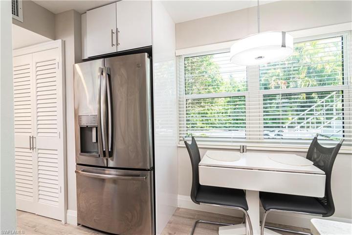 213  8th S AVE, NAPLES, FL 34102