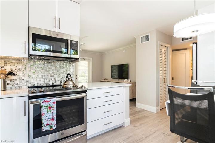 213  8th S AVE, NAPLES, FL 34102