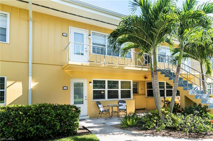 213  8th S AVE, NAPLES, FL 34102