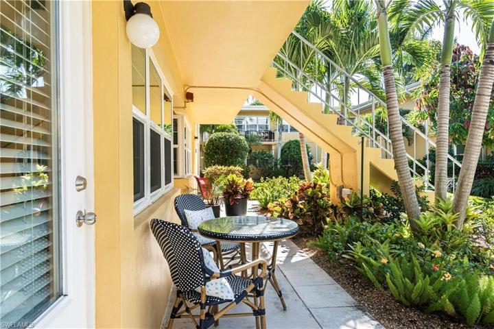213  8th S AVE, NAPLES, FL 34102