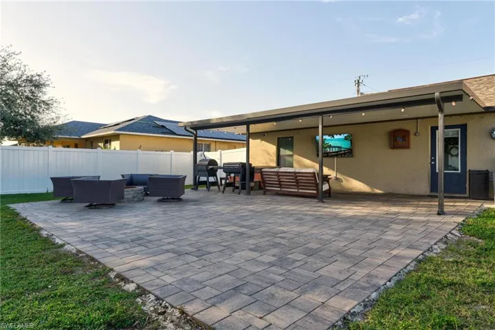 522 NE Van Loon  LN, Cape Coral, FL 33909