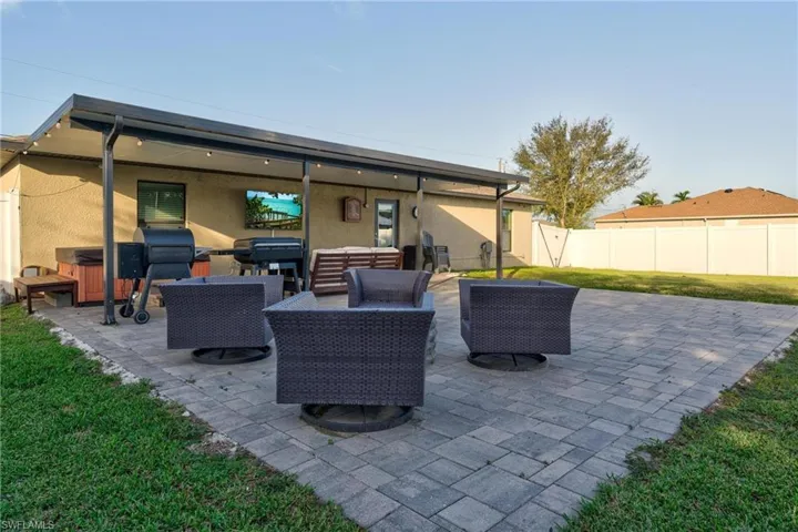 522 NE Van Loon  LN, Cape Coral, FL 33909