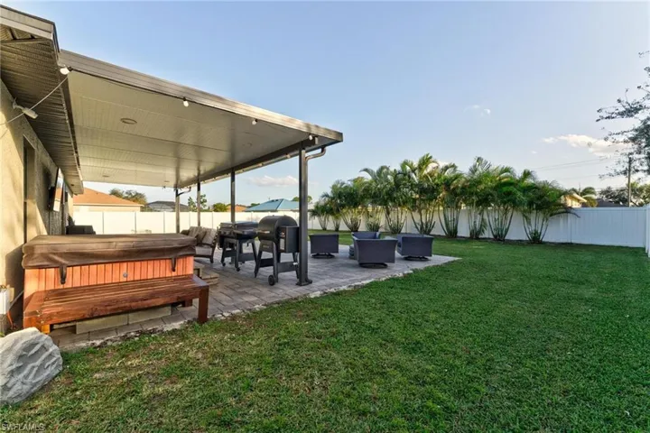 522 NE Van Loon  LN, Cape Coral, FL 33909