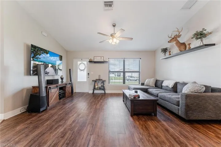 522 NE Van Loon  LN, Cape Coral, FL 33909