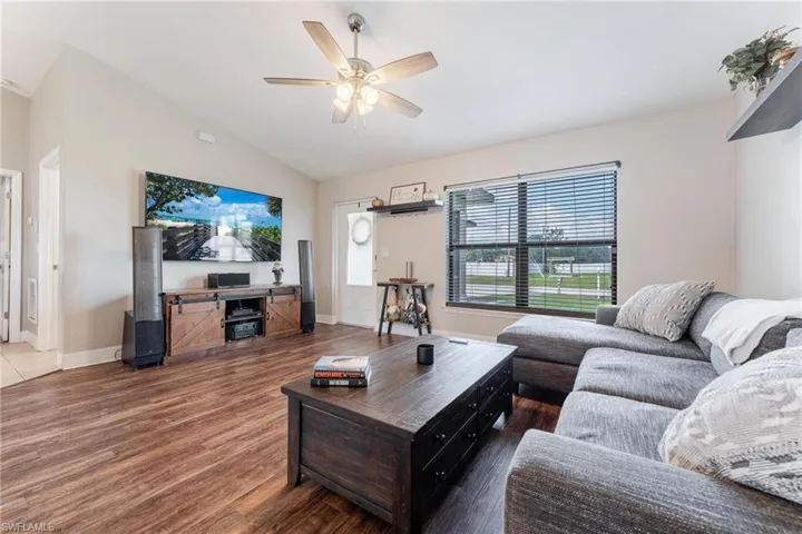 522 NE Van Loon  LN, Cape Coral, FL 33909