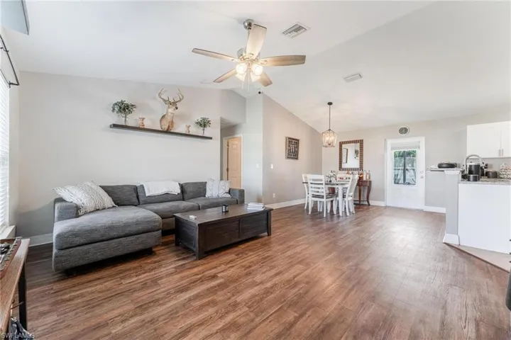 522 NE Van Loon  LN, Cape Coral, FL 33909