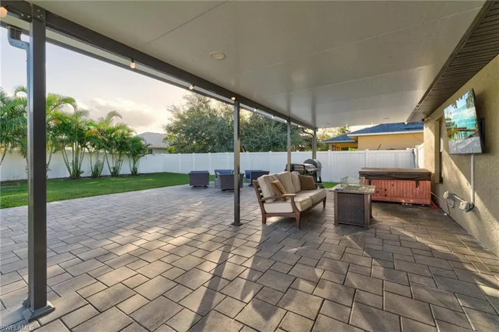 522 NE Van Loon  LN, Cape Coral, FL 33909