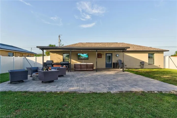 522 NE Van Loon  LN, Cape Coral, FL 33909