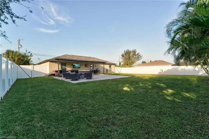 522 NE Van Loon  LN, Cape Coral, FL 33909