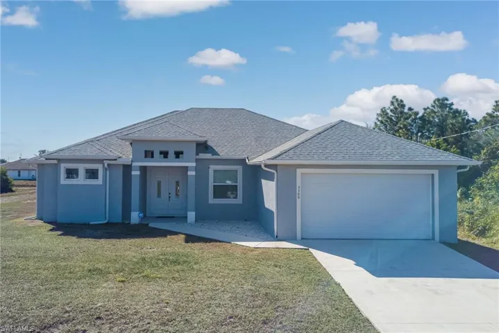View of front of house featuring stucco siding, a shingled roof, a front yard, and concrete driveway