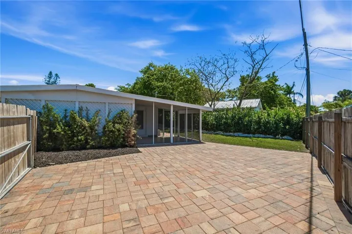 2300 Estey Ave, Naples, Florida 34104
