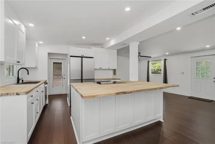 2300 Estey Ave, Naples, Florida 34104