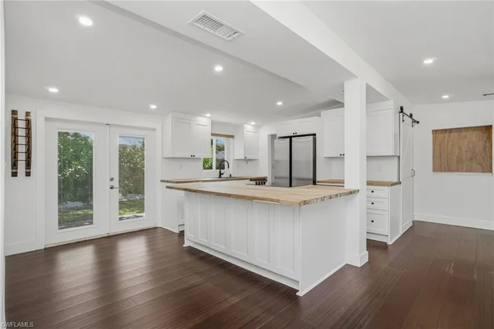2300 Estey Ave, Naples, Florida 34104