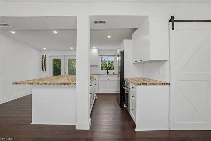 2300 Estey Ave, Naples, Florida 34104