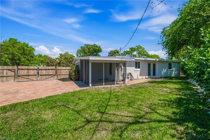 2300 Estey Ave, Naples, Florida 34104