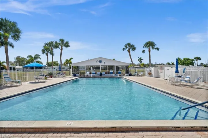 562  Horizon  DR, North Fort Myers, FL 33903