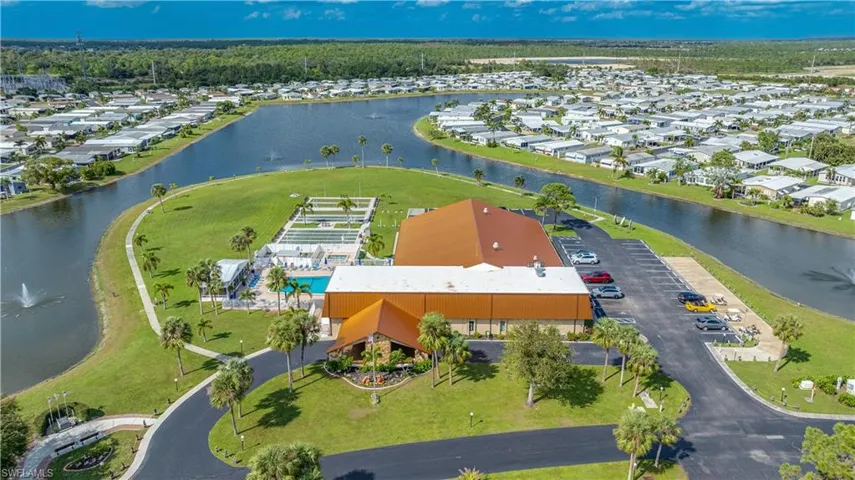 562  Horizon  DR, North Fort Myers, FL 33903